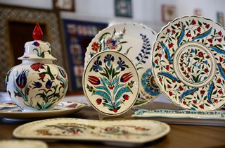 Zeytin Dalından Sırlı Gurbete Çini Sergisi Gemliklilerle Buluştu